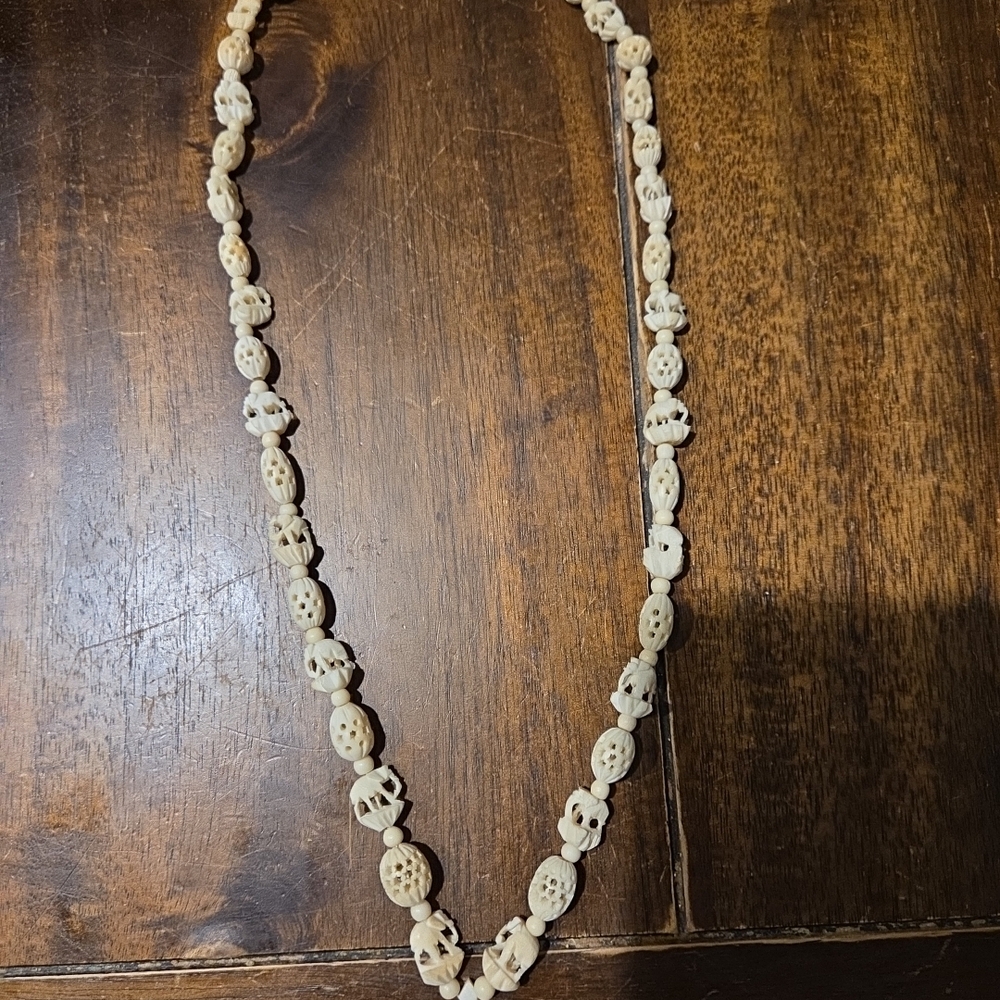 Elegant Cream Beaded‎ Necklace with Elephant Pendant - Picture 3 of 3